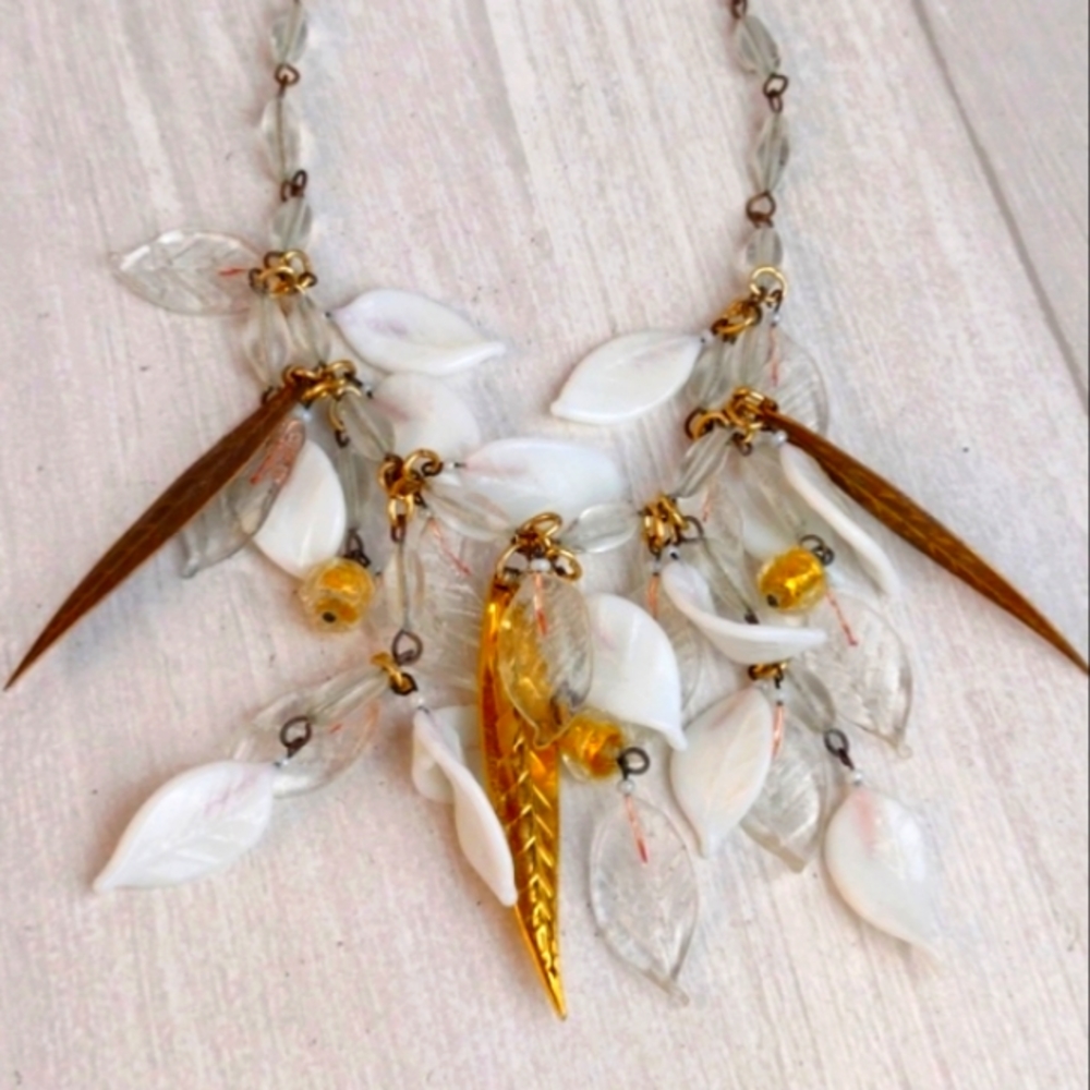 ♥️SOLD♥️ Golden Leaves Beaded & White Leafed Fringe Gold Tone Necklace - Picture 2 of 12